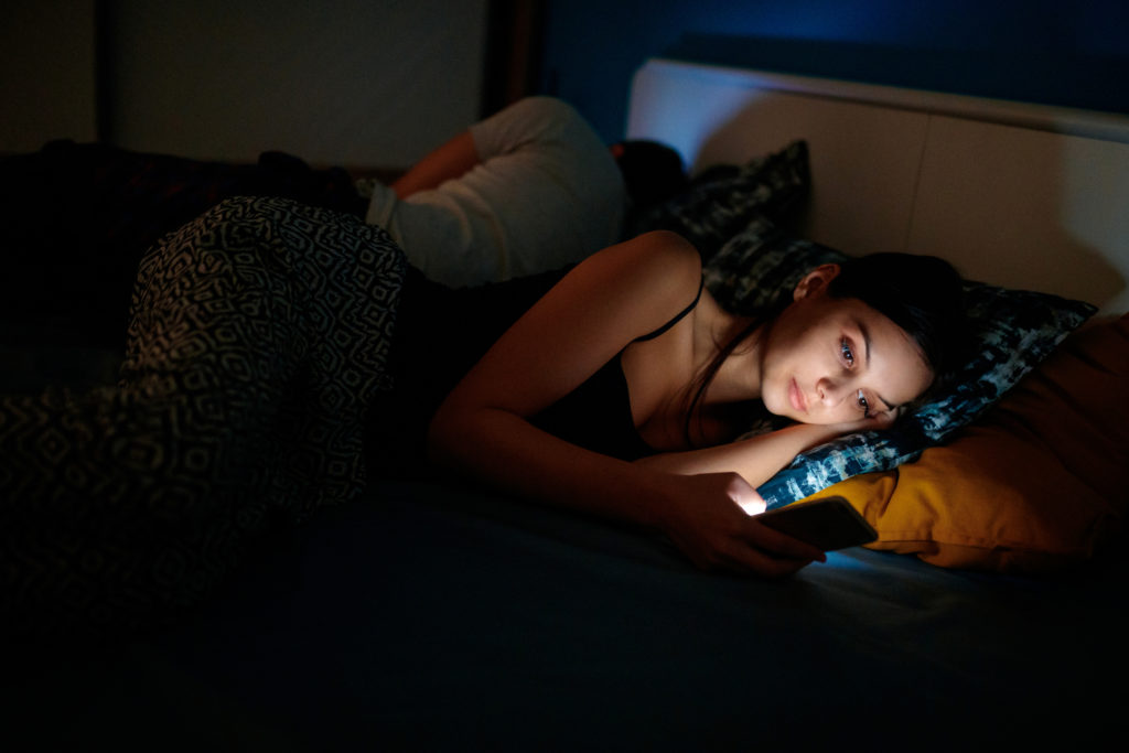 S'endormir plus facilement : on évite les écrans